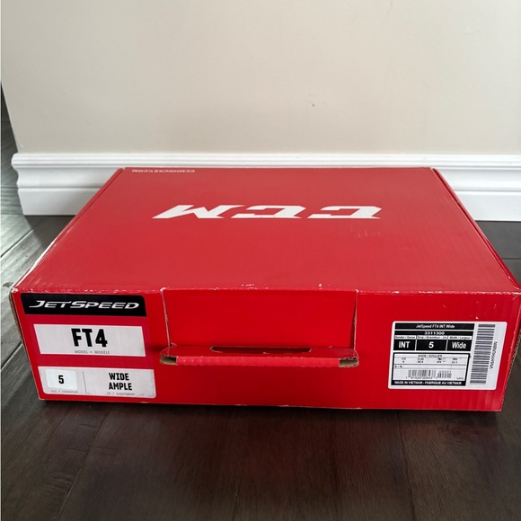 CCM FT4 Intermediate Skates - Picture 5 of 5